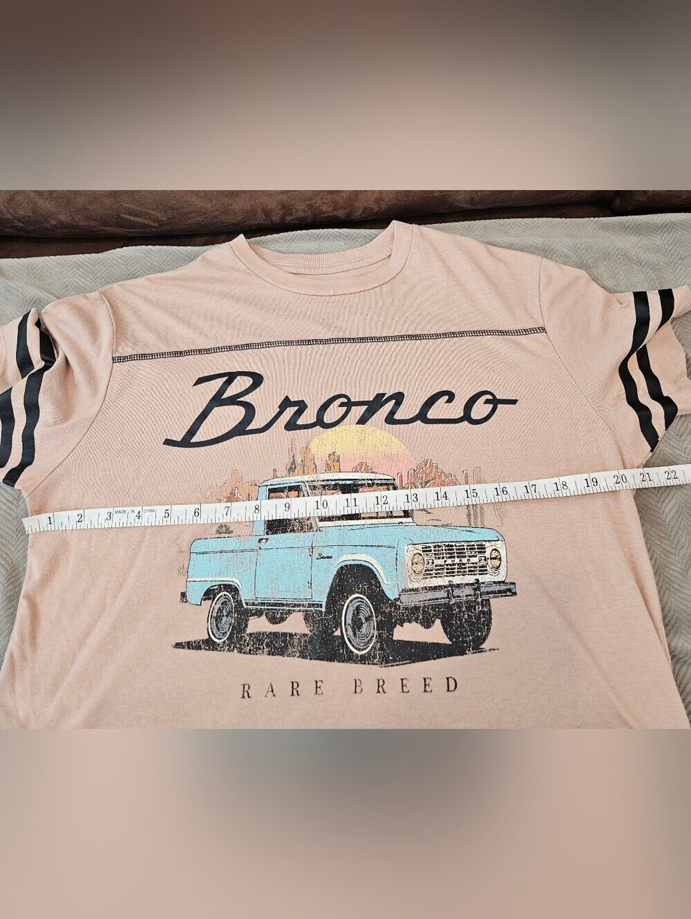 Ford Bronco Roam Free Vintage Graphic Tee Size Medium - Picture 9 of 10